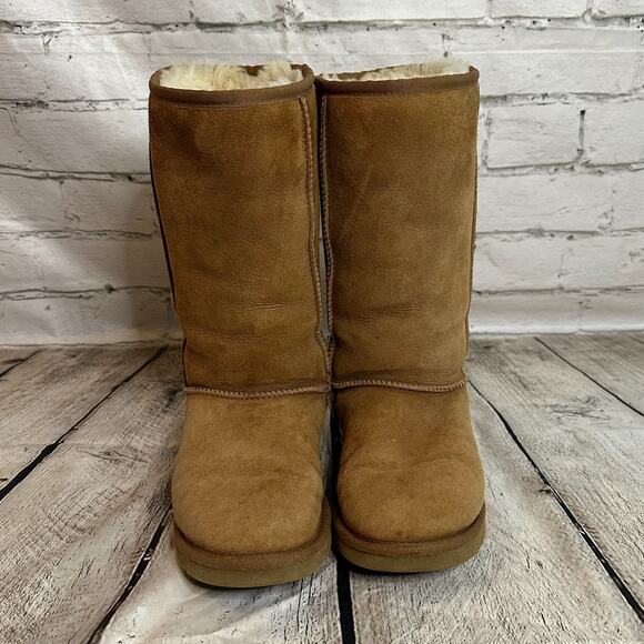 D10 Ugg Classic Tall Tan Sheepskin Boots, Size 6, Pre-owned - Picture 1 of 9
